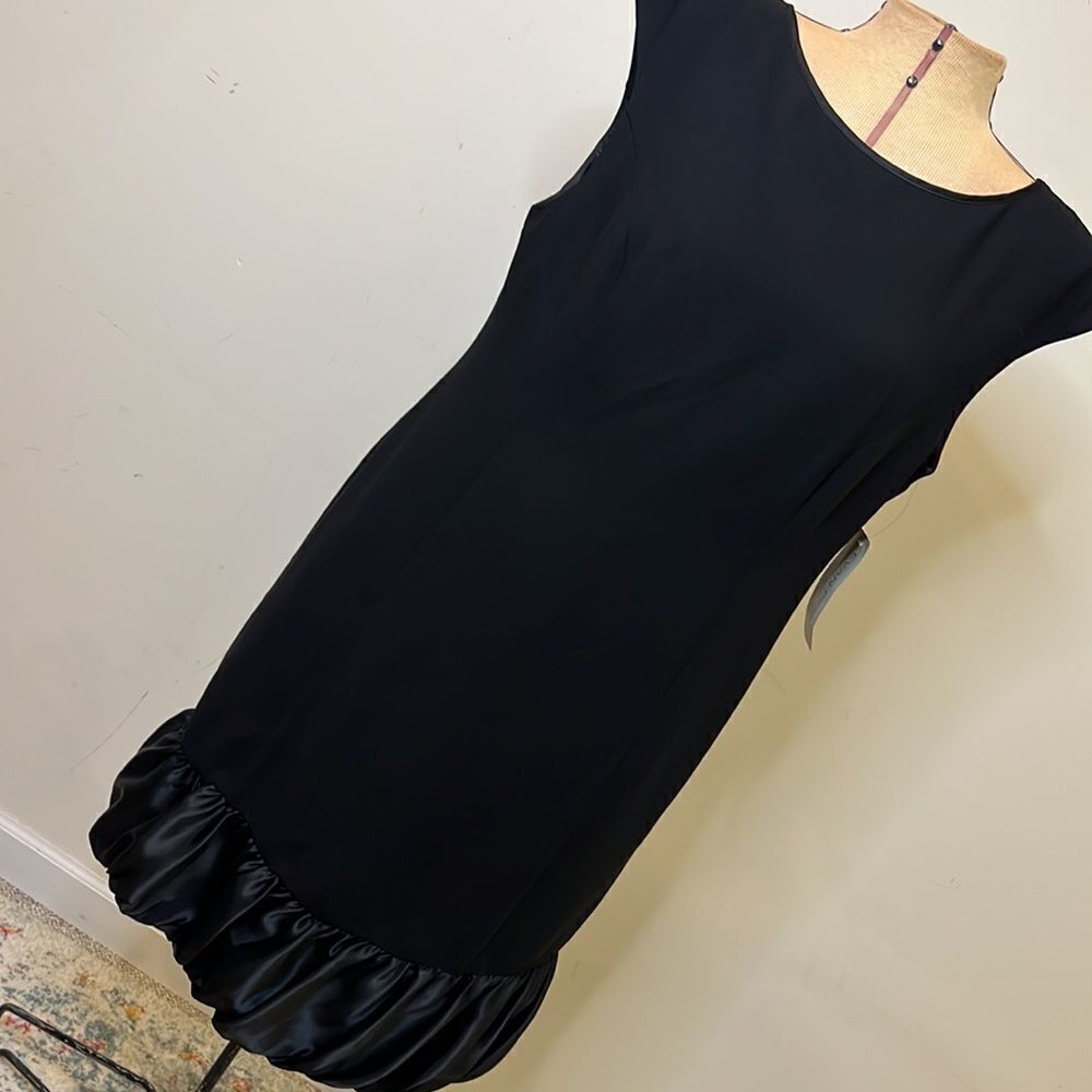 NWT Evan Picone Black Sheath Sleeves Dress with Ruffle Hem - Size 12 - Picture 3 of 14